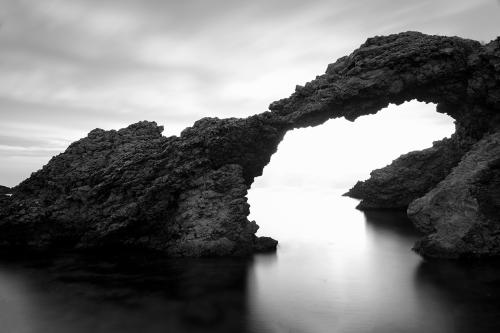 "Sense títol" El mar en el amanecer con unas rocas delante 